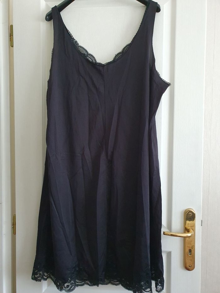 Fond de robe noir avec dentelle taille 54 - photo numéro 4