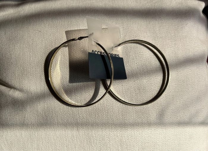 Petites boucles d’oreilles créoles - photo numéro 4