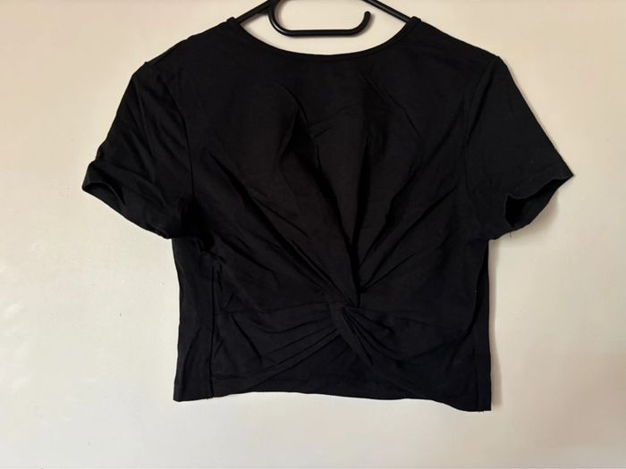 Tee shirt court
