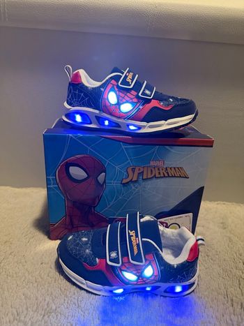 Basket Marvel Spiderman lumineuse taille 26