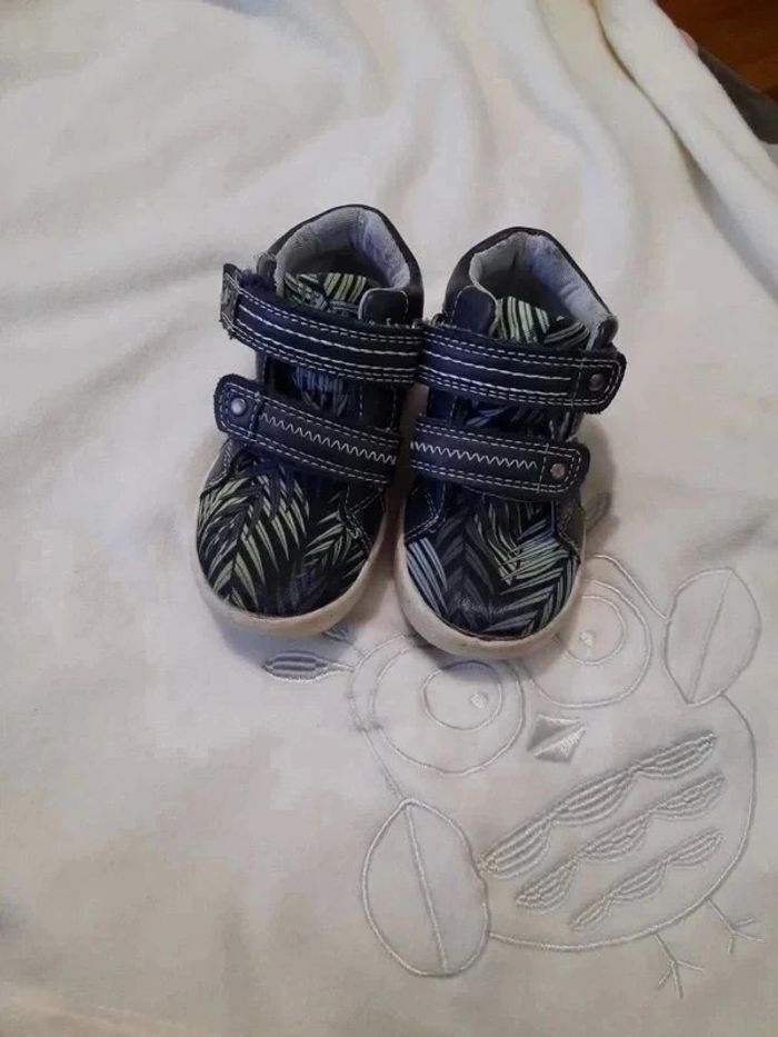 Bottines à scratchs effet feuilles taille 21