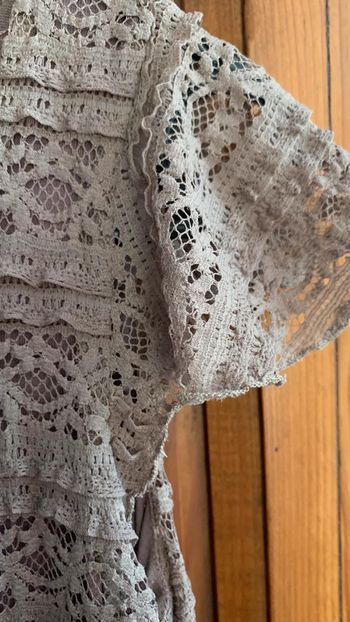 Robe en dentelle doublée