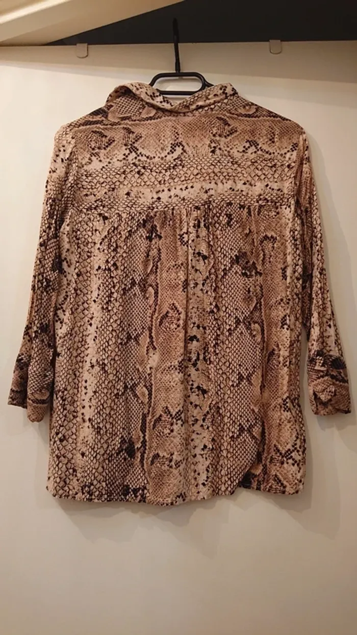 Chemise légère beige / marron motif serpent - photo numéro 2