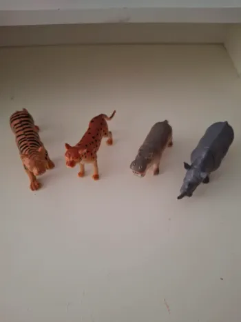 Lot 4 animaux figurines vintage