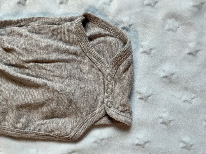 body manches longues gris ouverture devant 1 mois kiabi - photo numéro 4