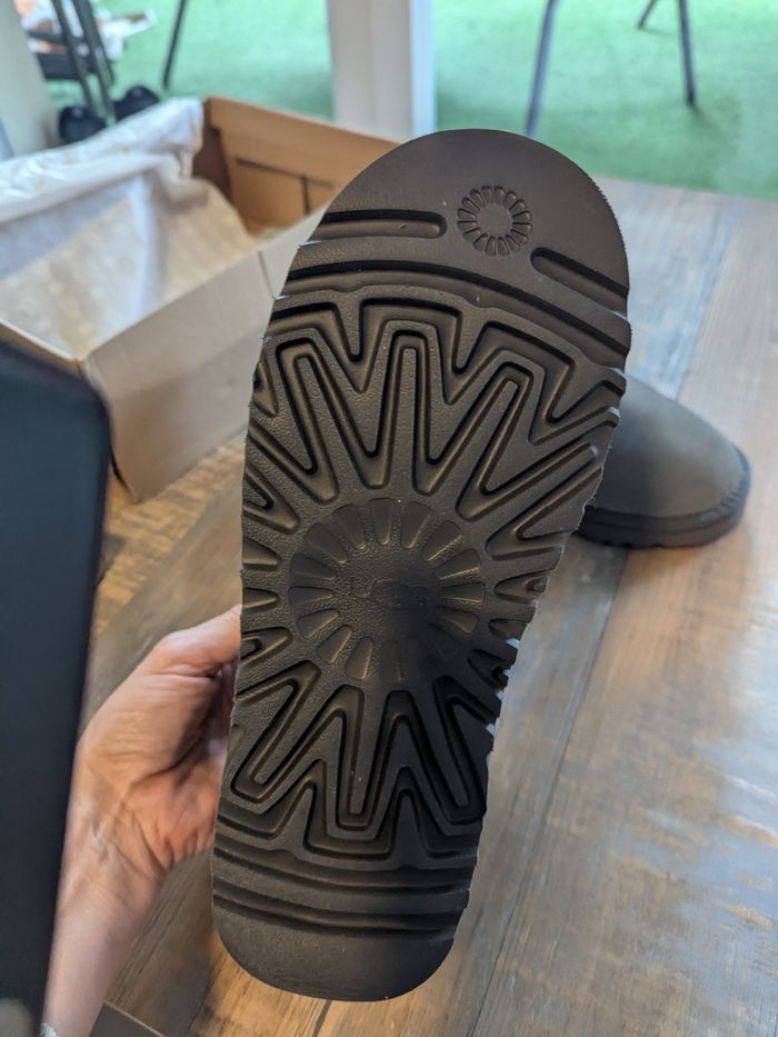 Ugg neuf grise - photo numéro 5