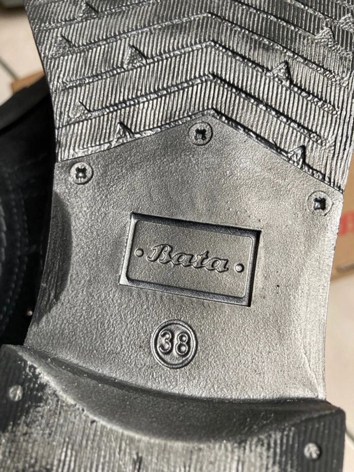 Neuves - bottines BATA nubuck grises 38 - photo numéro 11