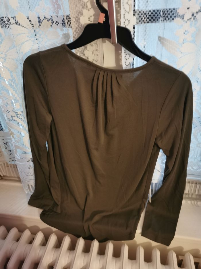 Hautvfantaisie avec attache dorée manches longues kaki Taille  36 - photo numéro 2