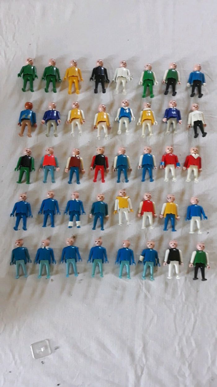 Lot de 35 personnages playmobil