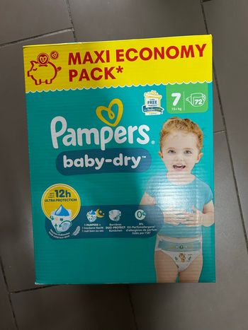 Carton de couches Pampers taille 7