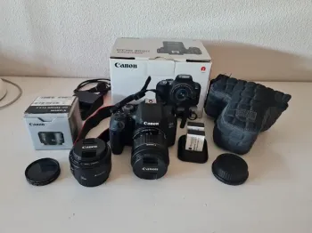 Appareil photo reflex Canon EOS 800D.
