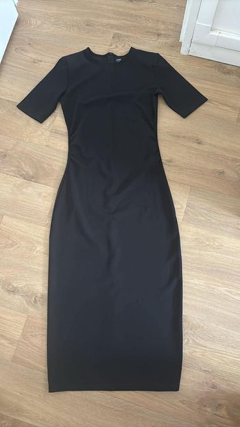 Robe longue avec fente derrière et épaulette femme 