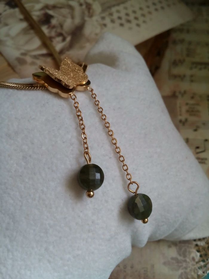 Collier papillon pierres de jade - photo numéro 2