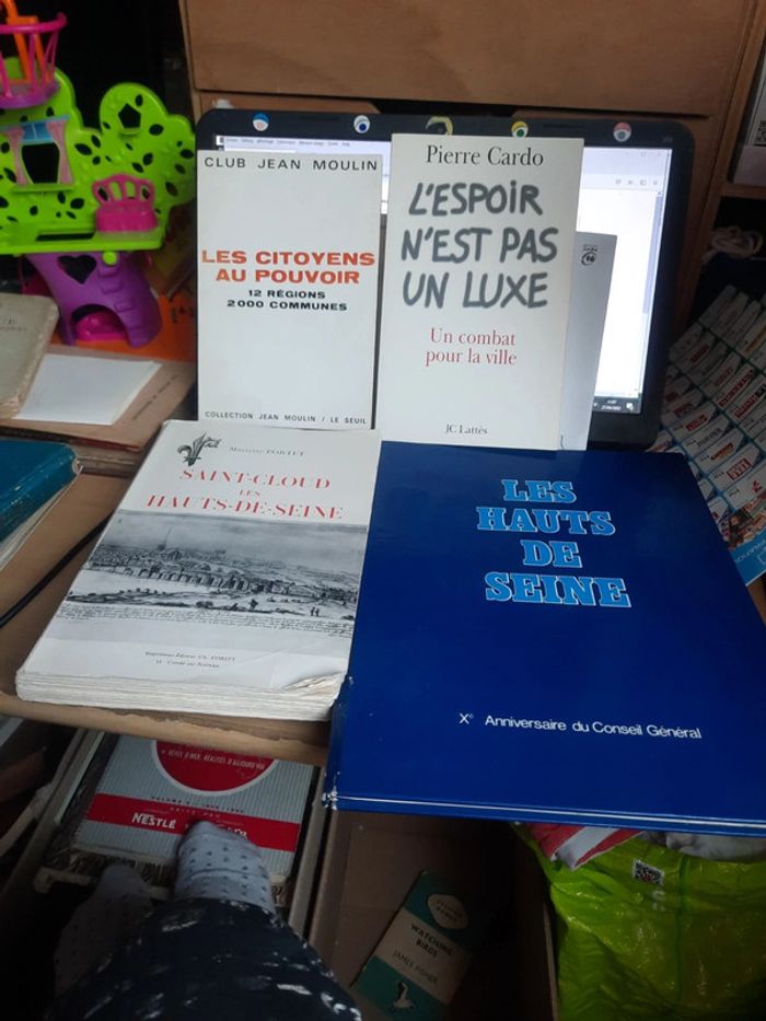 Lot de livre connaissances banlieux parisiennes