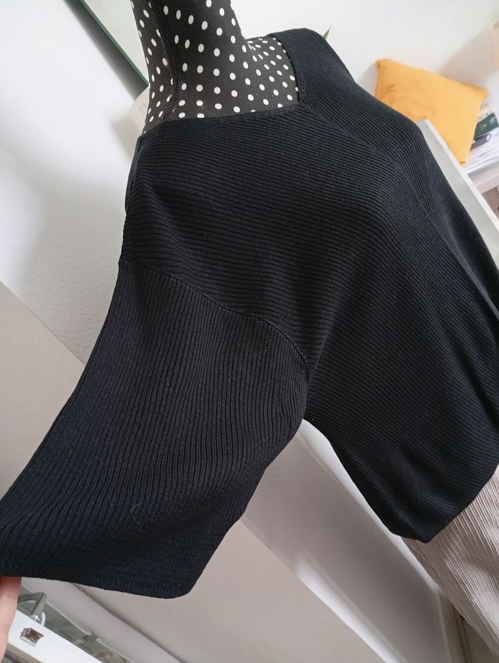 Haut noir en maille. Uniqlo 40 - photo numéro 2