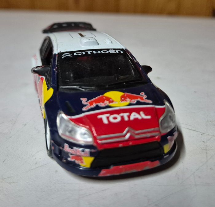 Voiture miniature citroen C4 wrc 1/43 norev No.7 racing red bull total Rallye Portugal 2010 - photo numéro 2
