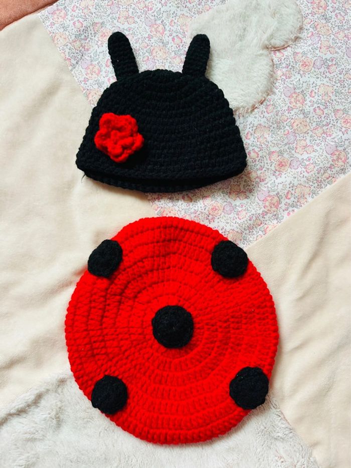 Tenue de photo naissance tricoter coccinelle