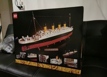 Lego modèle 10294 Titanic Neuf jamais déballer
