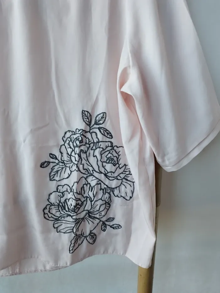Blouse satinée brodée Asos t. 38 rose pâle manches 3/4 - photo numéro 5