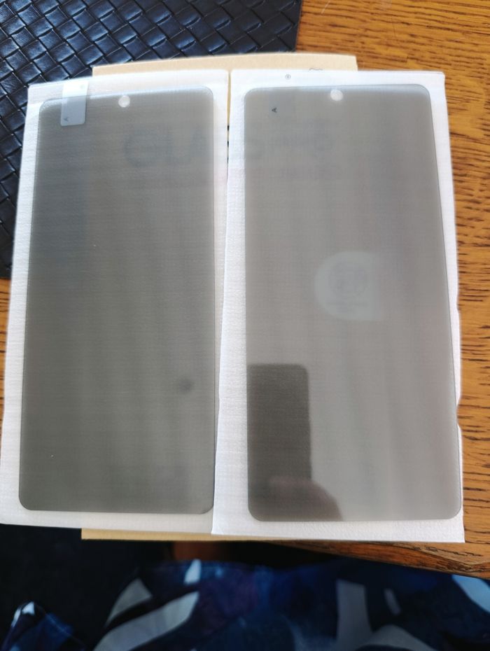 2 écrans trempés anti espion