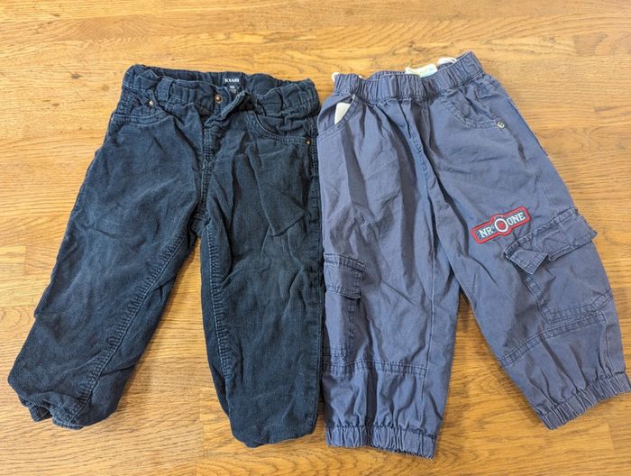 2 pantalons 9 et 12 mois
