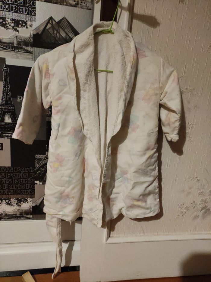 A saisir joli peignoir enfant 4 ans - photo numéro 3