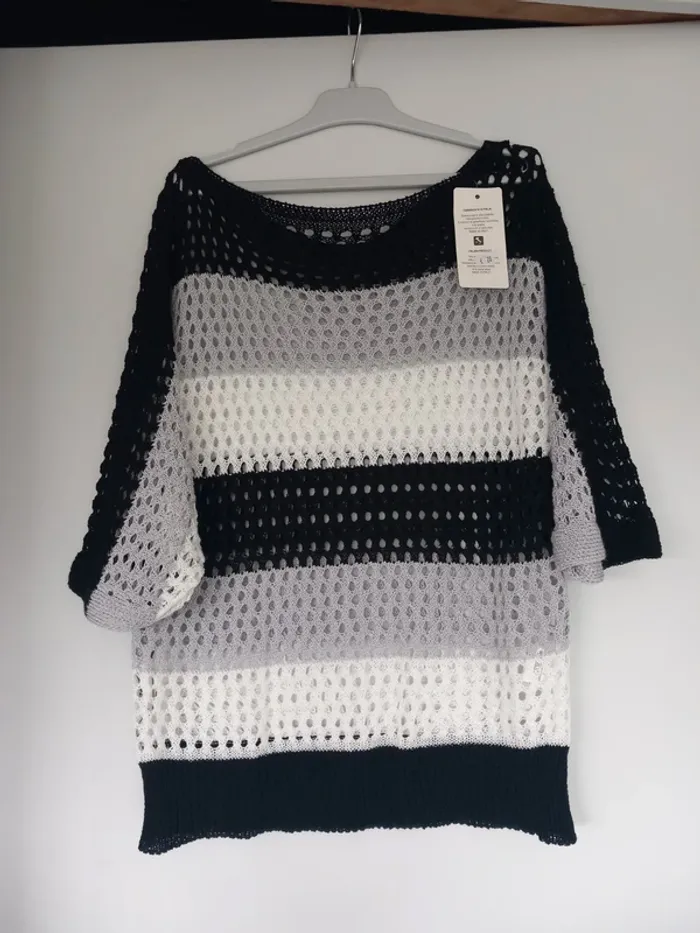 Jolie blouse neuve Italy Moda