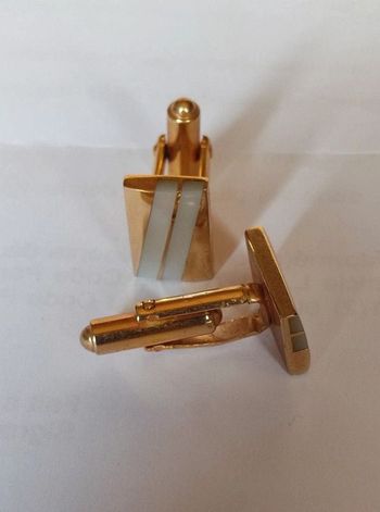 boutons de manchette métal doré et nacre