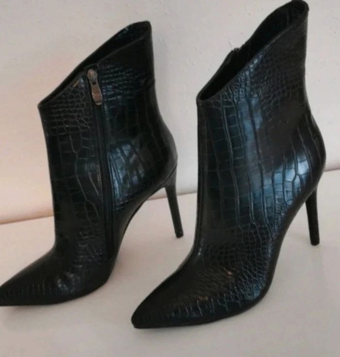 Bottine marque cink me couleur noir pointure 41 neuf