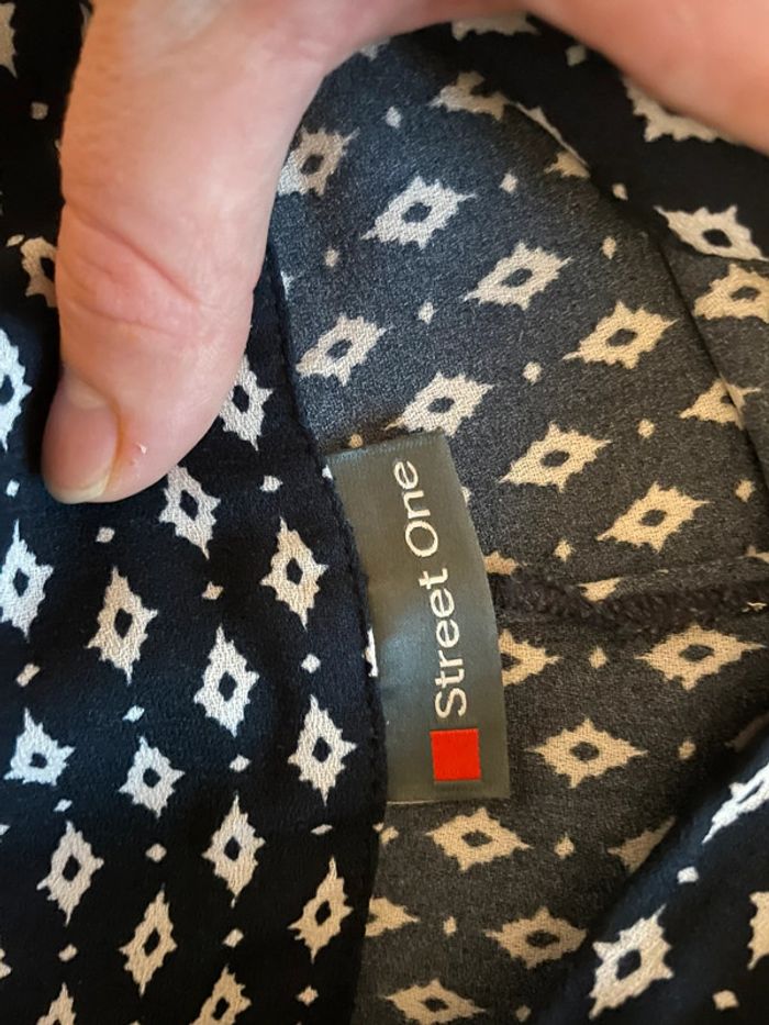 Pantacourt large bleu marine motifs blanc Street one taille 34/22 très bon état - photo numéro 5