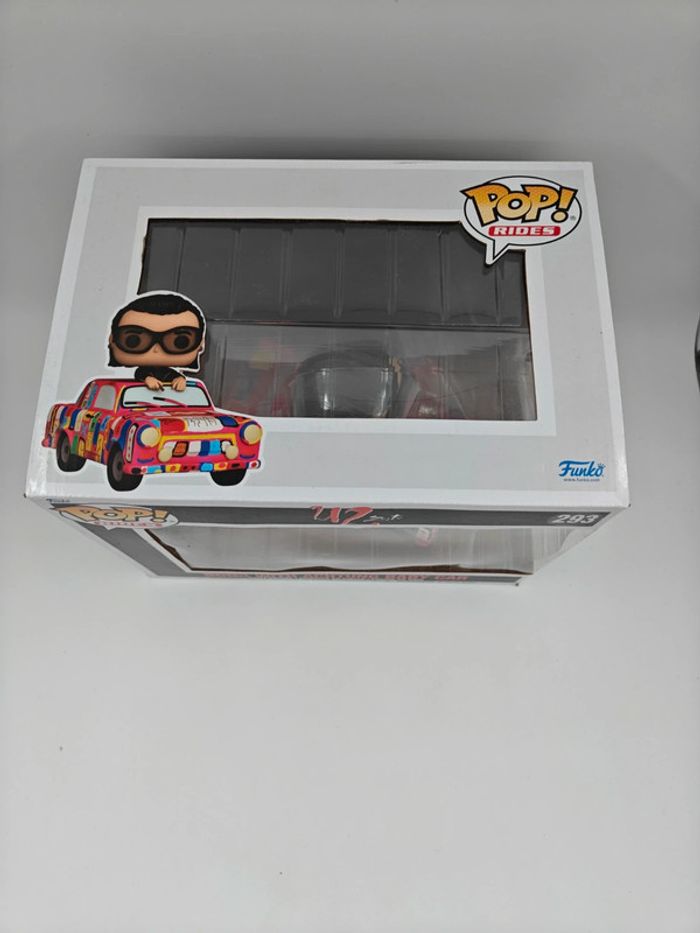 Pop 293 Bono with achtung baby car - photo numéro 2