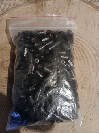 Sachet de 30 gramme de perles en bois tubes noire