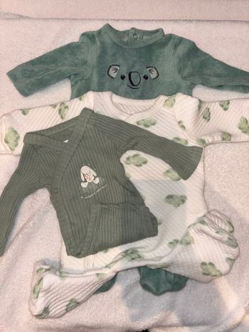 Lots de deux pyjamas et un bodies 