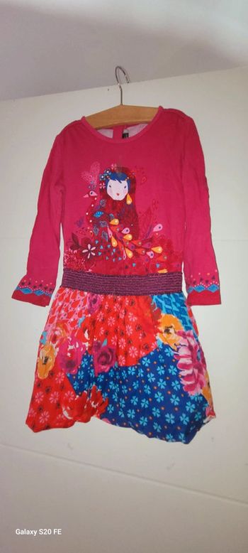 Très jolie robe Catimini fuschia et multicolore thème Poupées russes taille 3/4 ans