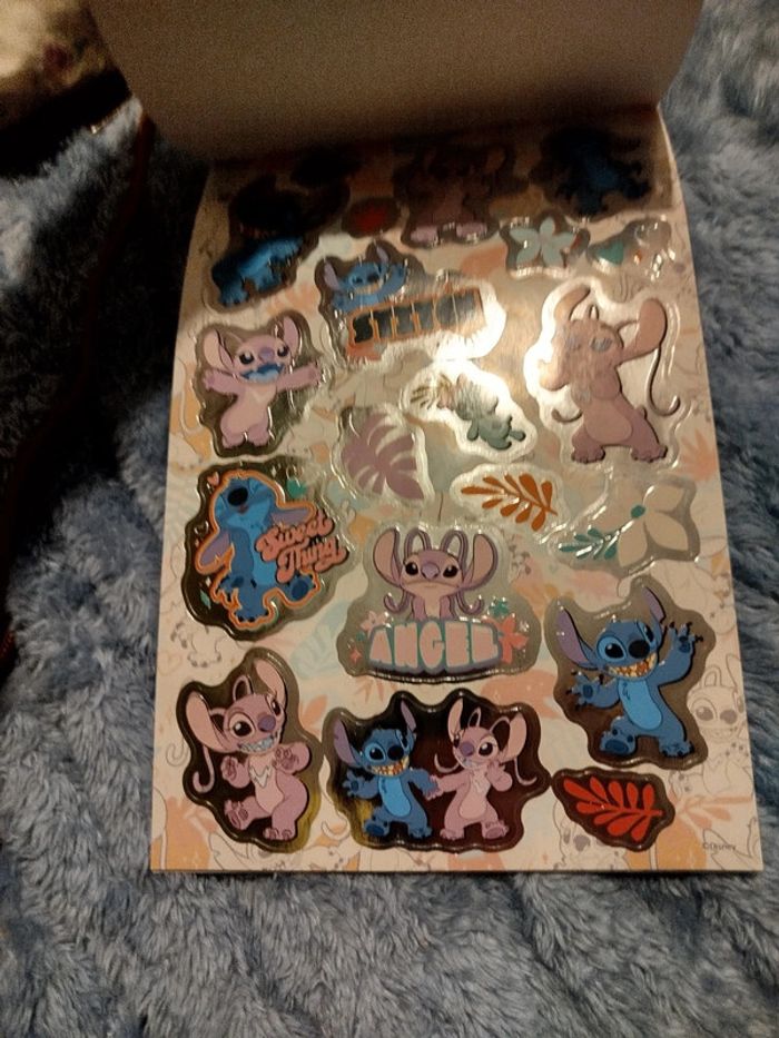 Livre autocollant Disney Stitch - photo numéro 2