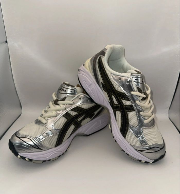 Asics bleu ou beige - photo numéro 4