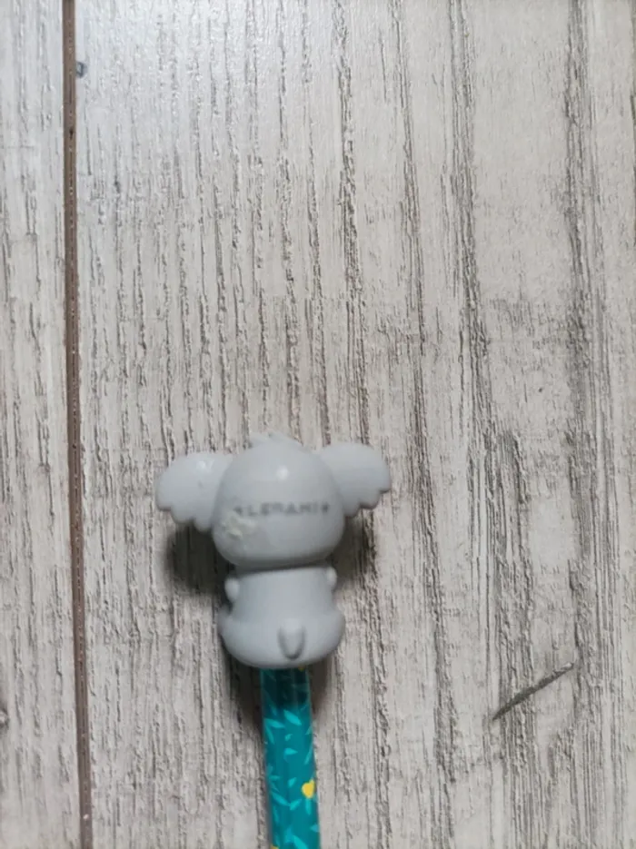 Adorable crayon à papier avec koala accroché neuf - photo numéro 4