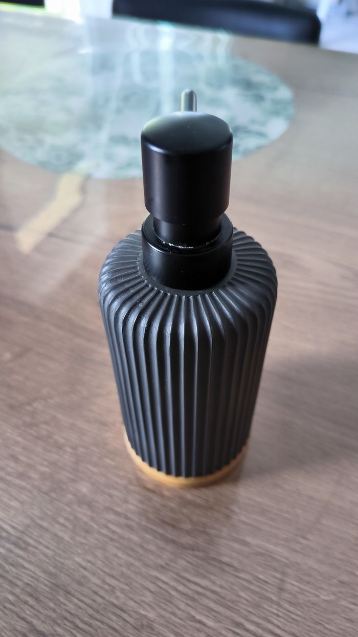 Distributeur de savon - photo numéro 2