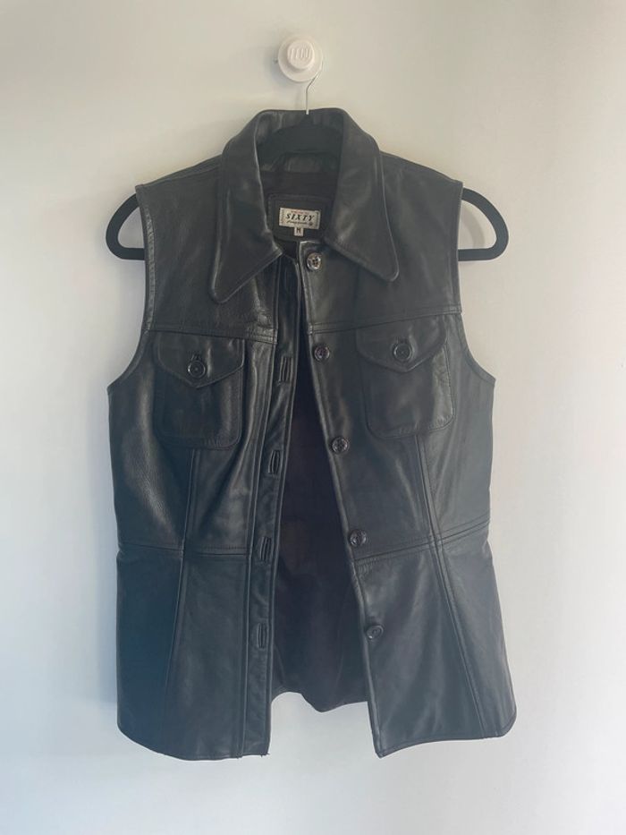 Gilet noir en cuir Sixty – style intemporel
