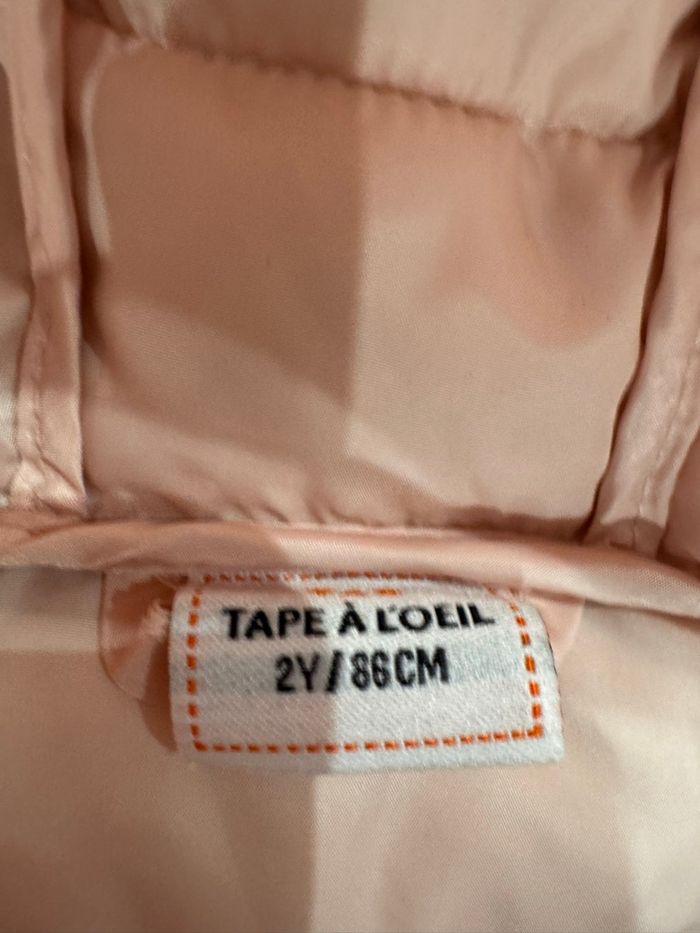 Doudoune / manteau / parka bébé fille à capuche rose pale et lisere argenté - photo numéro 3