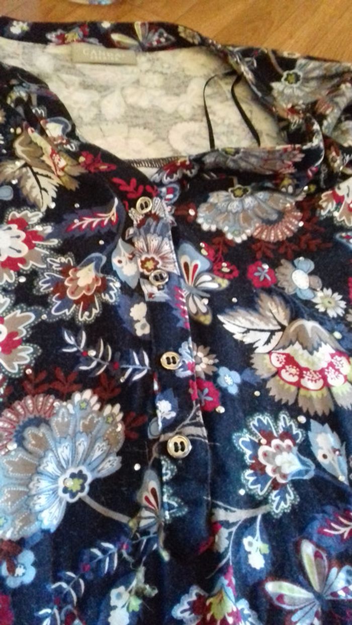 Top fleurie à brillants - photo numéro 4