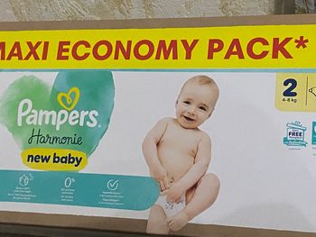104 couches Pampers taille 2 harmonie