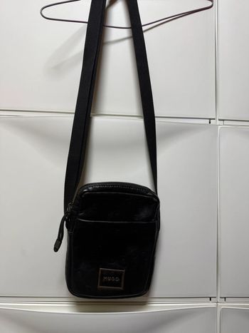 Sacoche Roy monogramme homme noir effet cuir de la marque Hugo