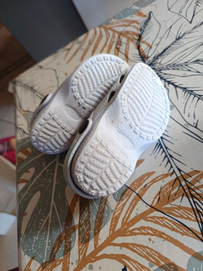 Chaussures types Crocs taille 22 - photo numéro 4
