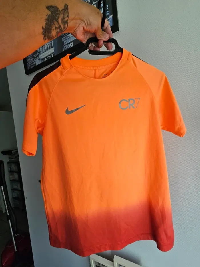 Tee-shirt nike cr7 garçon 12/13  ans - photo numéro 4