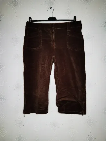 D1974 - pantacourt femme Taille 42