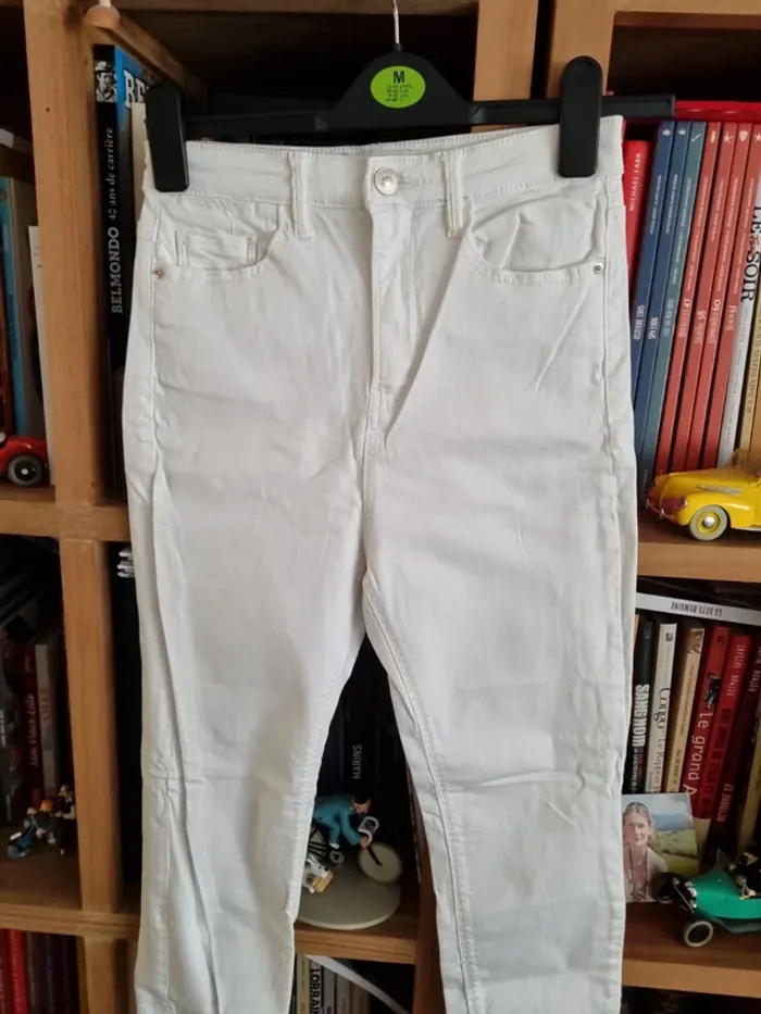 Jean blanc skinny Stradivarius taille 36 - photo numéro 2