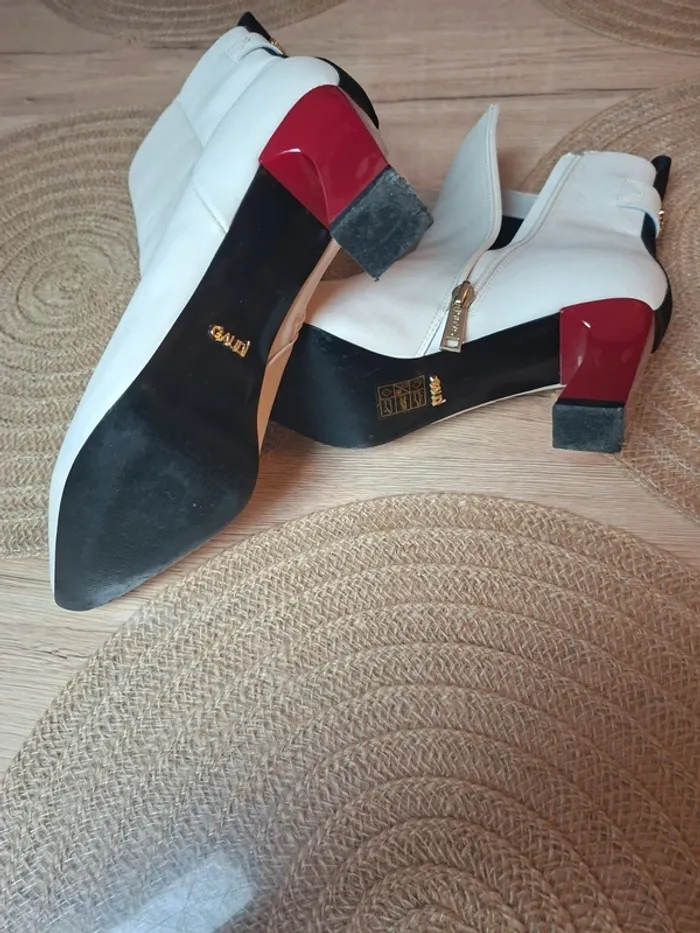 Bottines Gaudì blanches cuir – talon bordeaux – T.37 - photo numéro 14