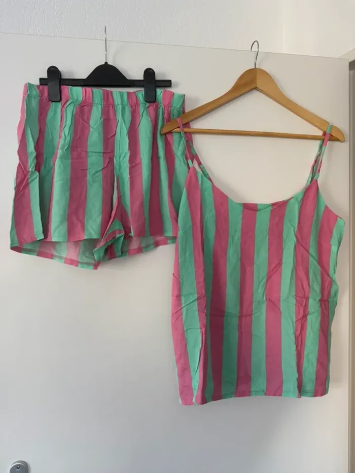 Trendyol ensemble  nuit débardeur + short
