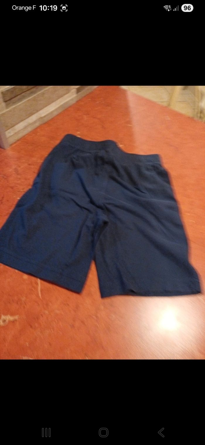 Short garçon taille 10 ans - photo numéro 3